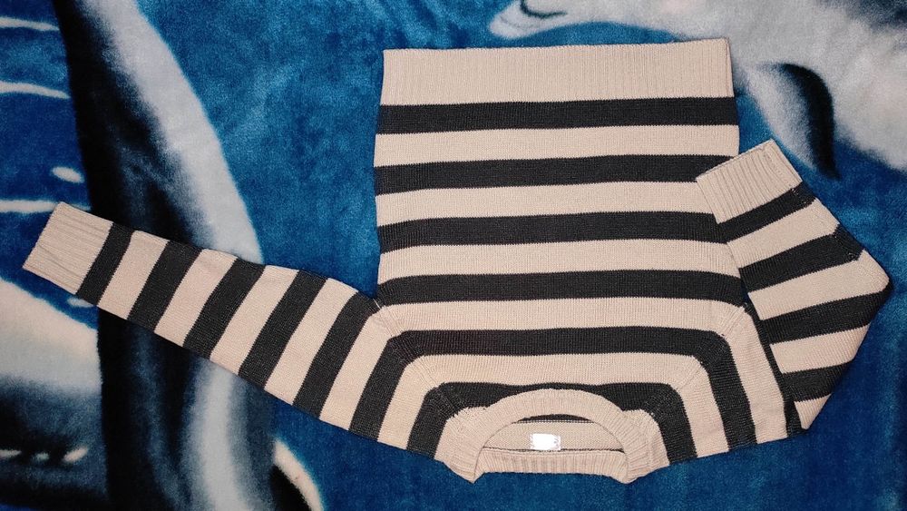 Fajny sweter w paski r.116 Akryl