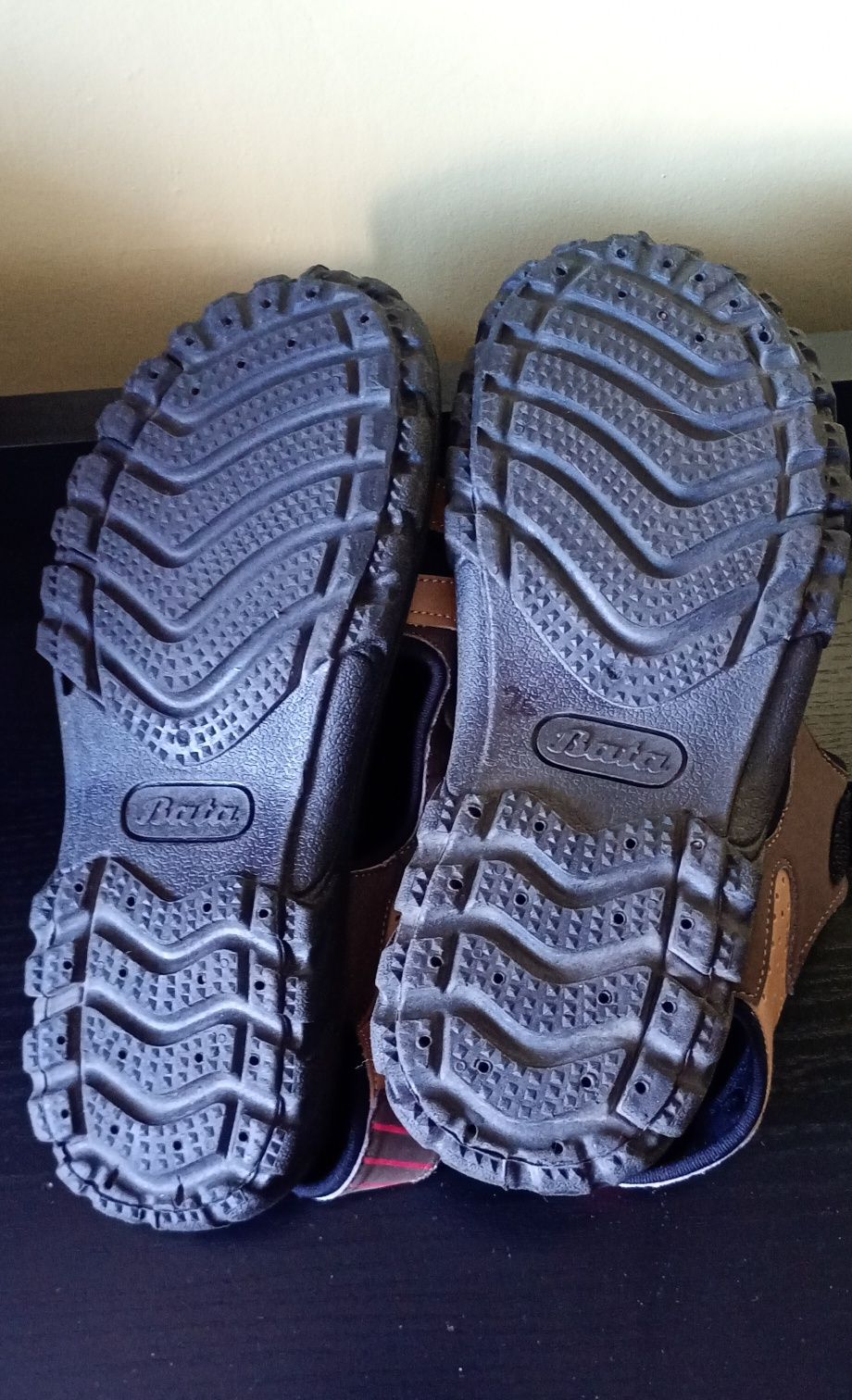 Bata 40,5 sandały skórzane