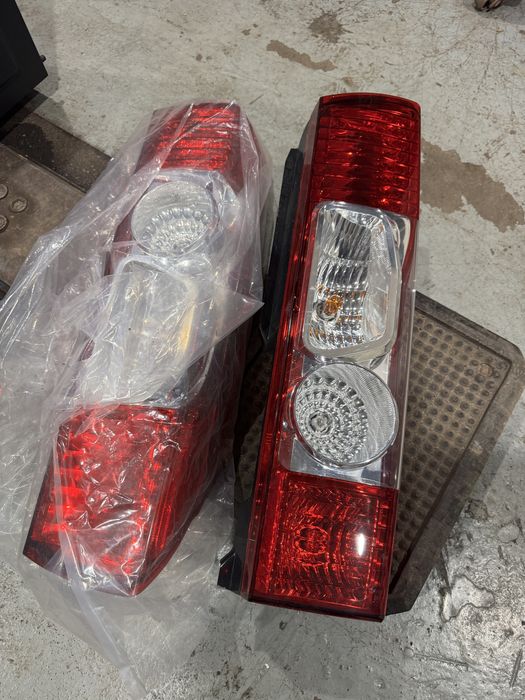 Lampa lampy tyl promaster żółty kierunek