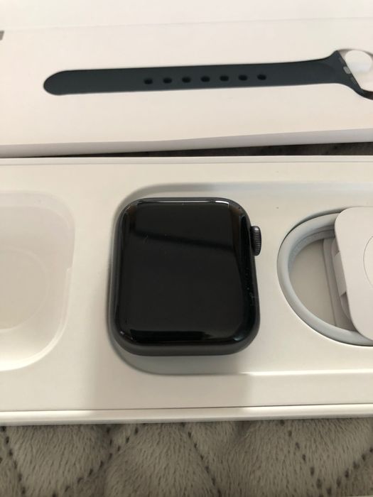 Apple Watch 6 40mm w stanie idealnym