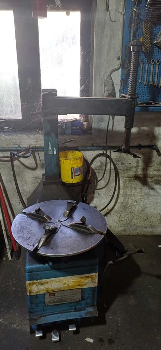 Máquina de montar/desmontar pneus ligueiros - Bom Estado