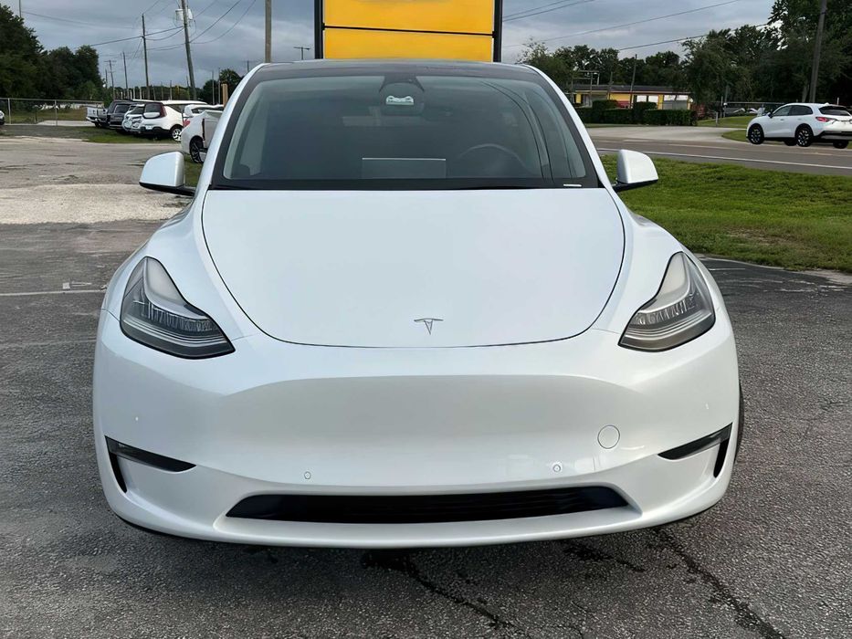Tesla Model Y      2022