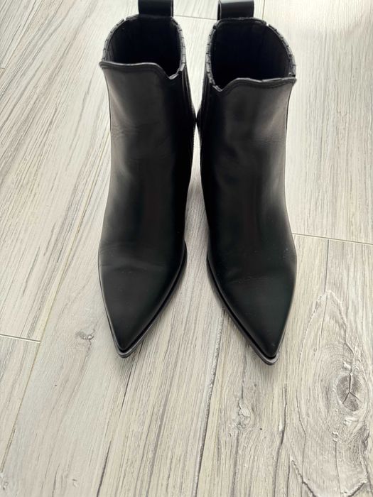 Продам женские козаки Furla