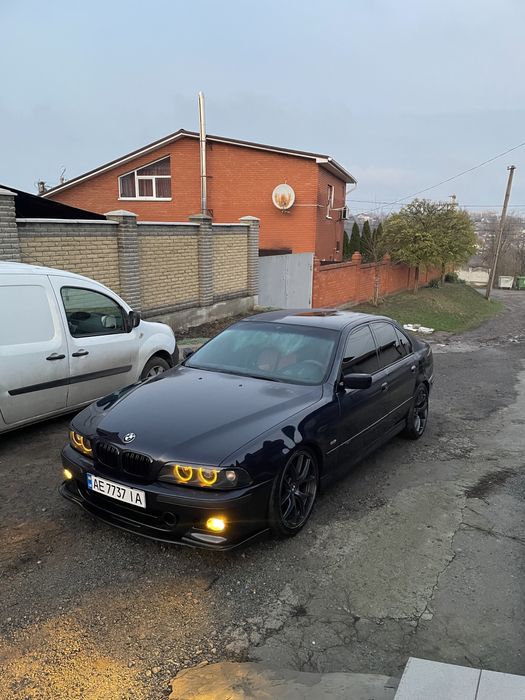 Продам BMW E39 3.0 механика 2000 год рест