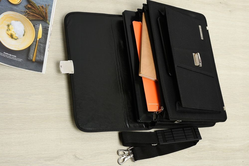 Beltimore męska aktówka teczka torba na laptopa 15 czarna solidna nowa