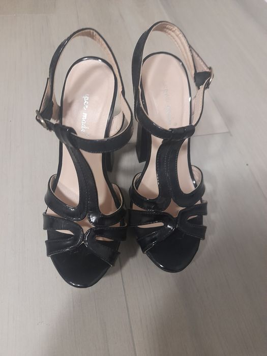 Sandálias muito bom estado