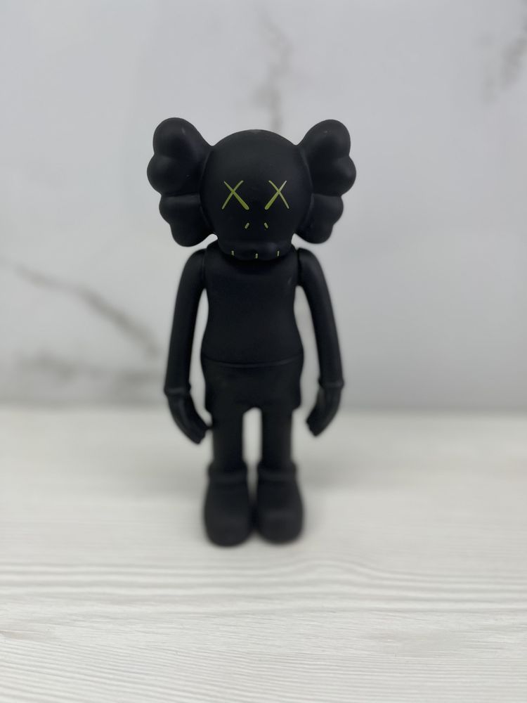 Статуетка ,іграшка KAWS