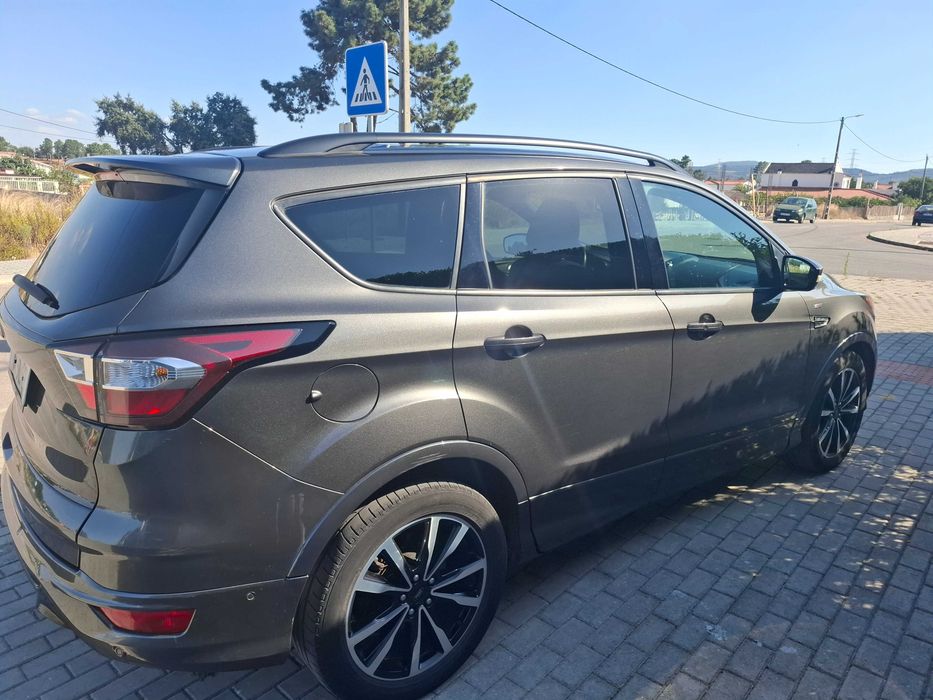 FORD KUGA 1.5 TDCi ST Line (Full extras)