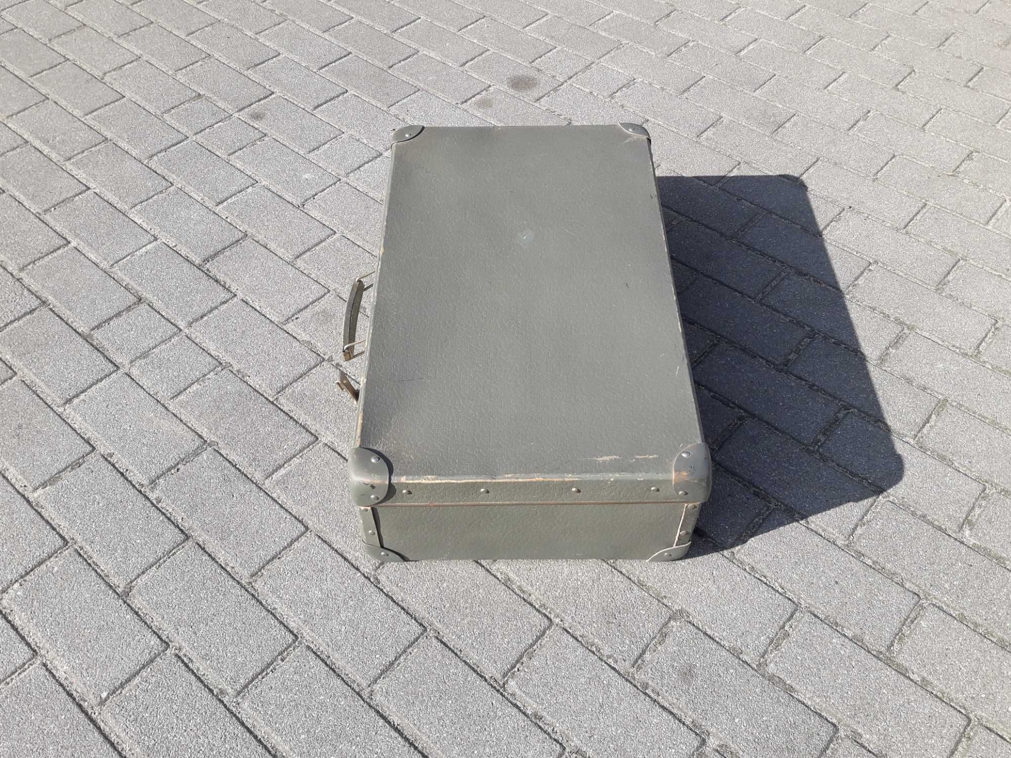 Stara walizka tekturowa z okresu PRL - u lata 60/70