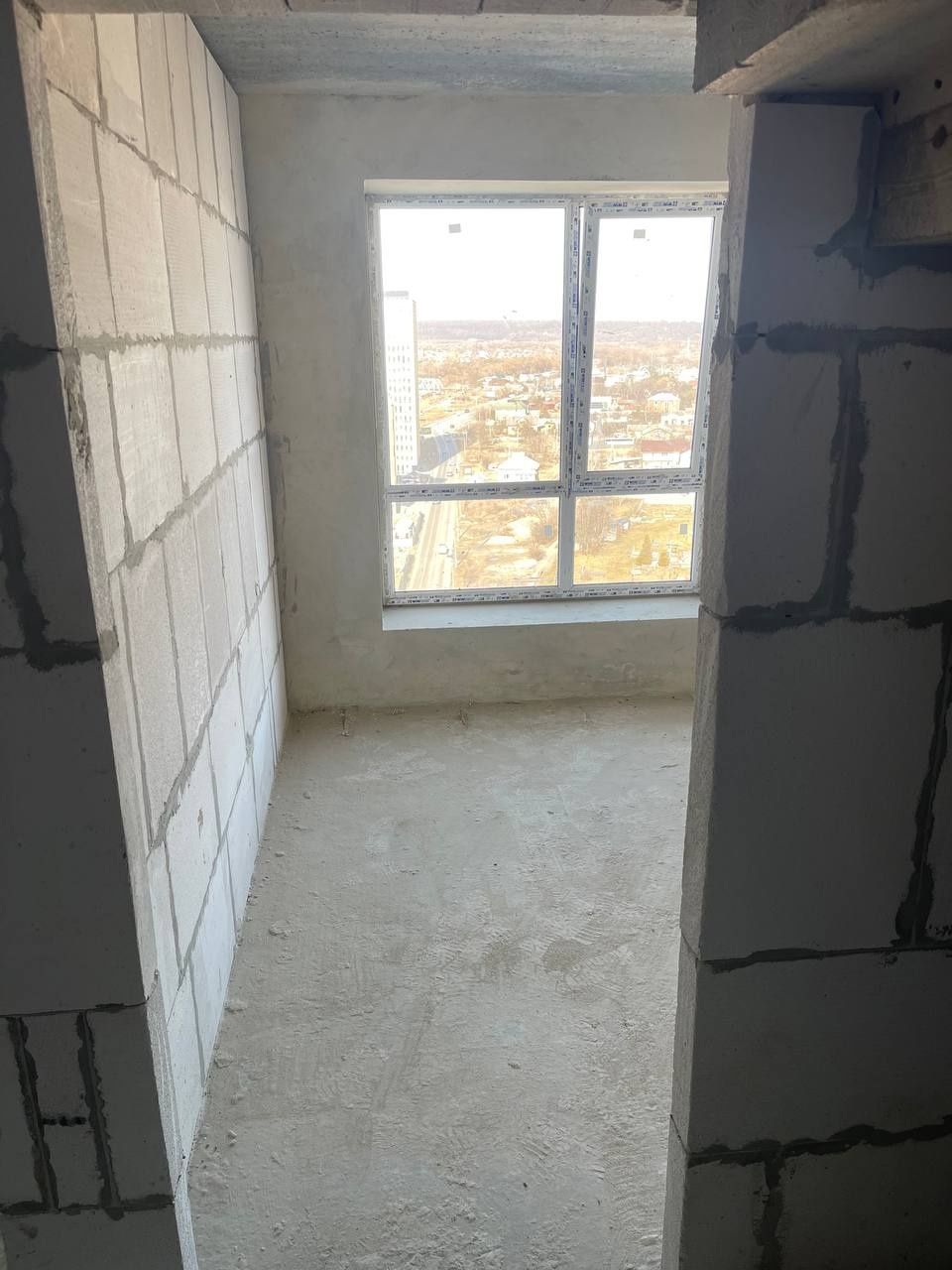 Продам велику квартиру з терасою в центрі. Можливе розтермінування.