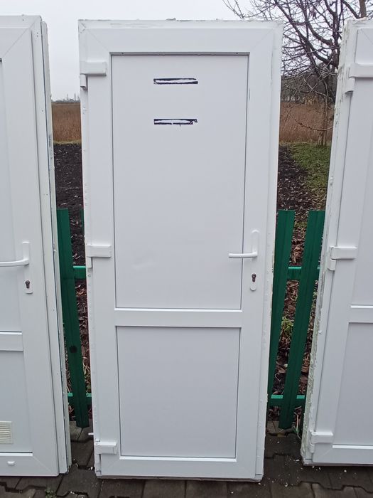 Продам двері пластикові