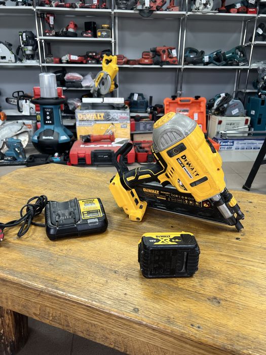 Пистолет гвоздезабивной аккумуляторный бесщеточный DeWALT DCN692N