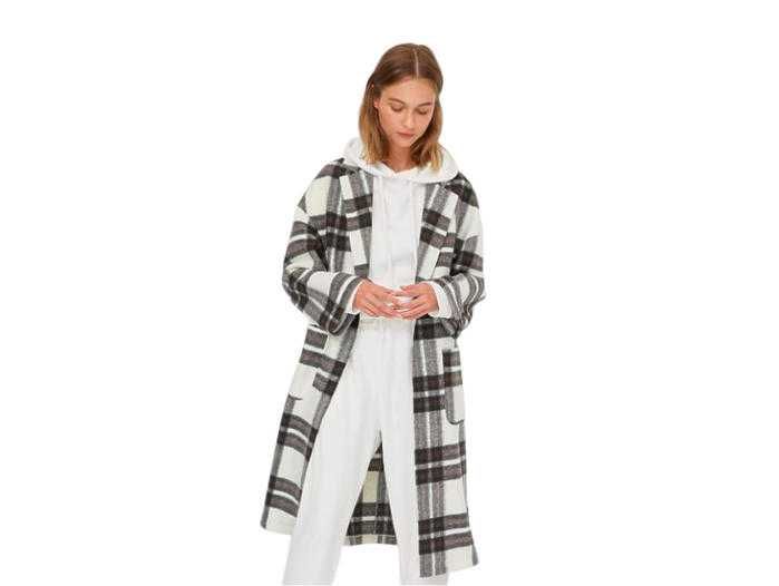Biały płaszcz w kratę oversize - Stradivarius L