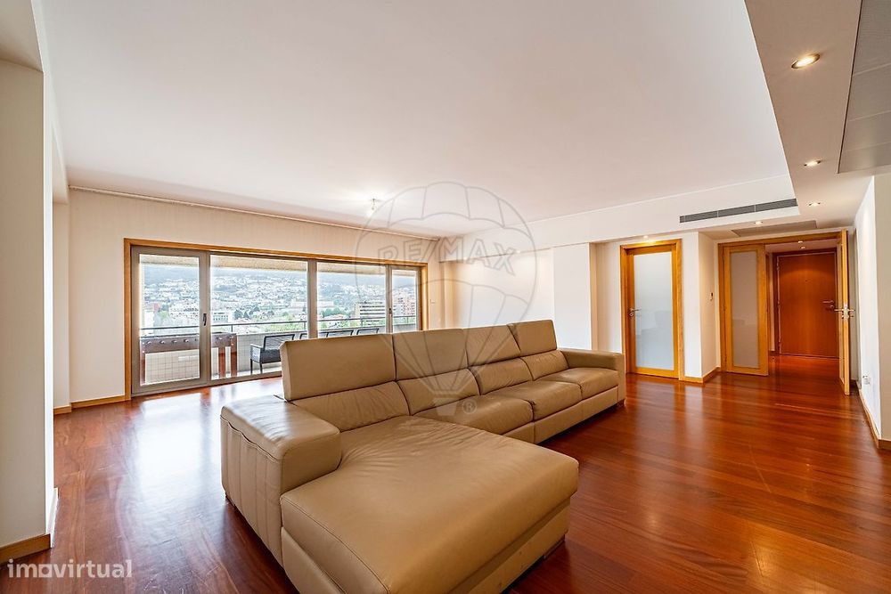 Apartamento T4 para venda