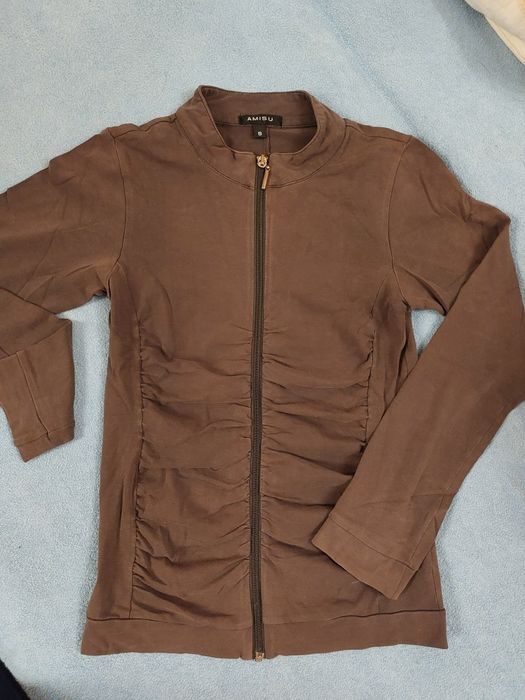 Brązowa bluza z długim rękawem