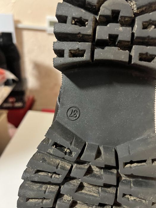 Продам ботинки женские