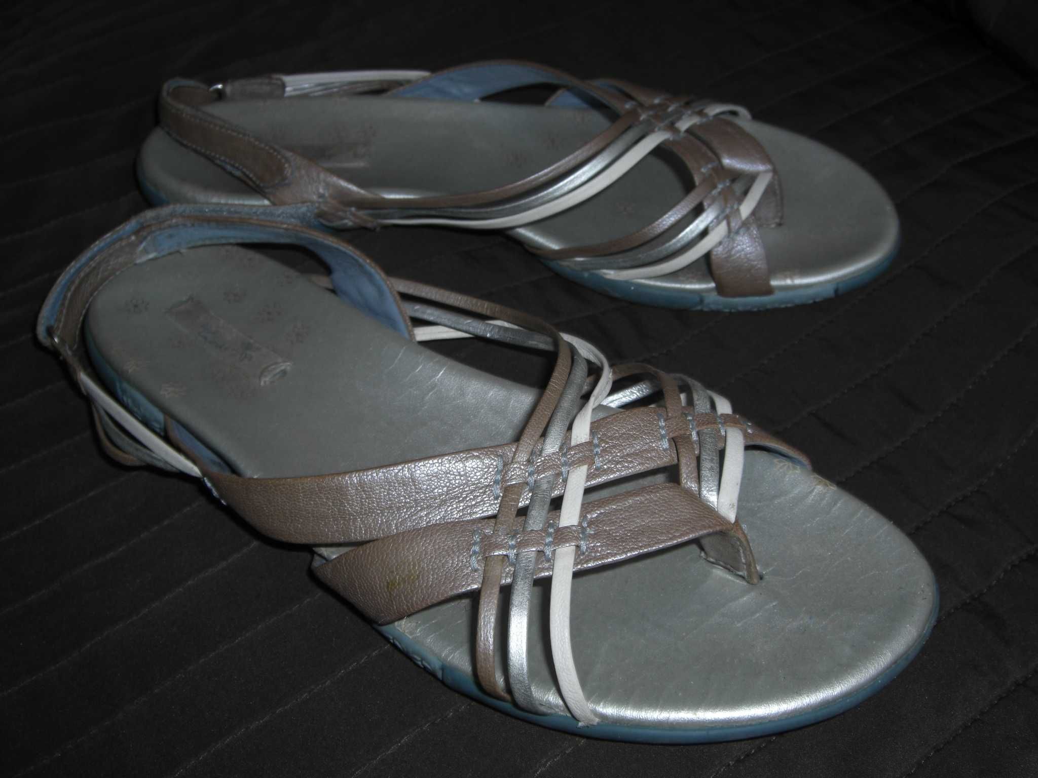 CLARKS świetne sandały skóra japonki rzep r. 39,5 srebrne beżowe