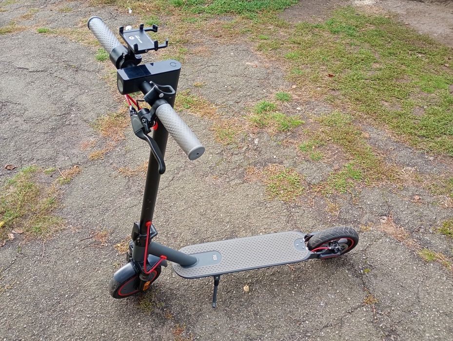 Продам електросамокат Mi Electric Scooter PRO 4