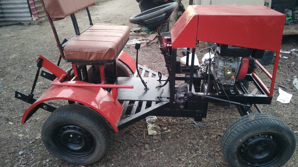 Скаладаю  саморобний тракторець