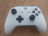 Pad Xbox One oryginał biały lub czarny bardzo dobry stan.
