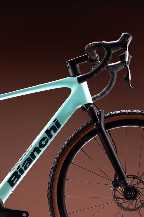 Rower gravelowy Bianchi Arcadex Pro Gravel z amortyzatorem Sram Apex