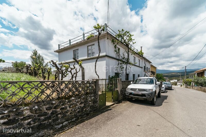 Moradia Geminada T4 / Covilhã, Ourondo