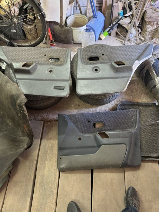 Продам задні пружини піввісь дверні карти на Ford escort orion mk4