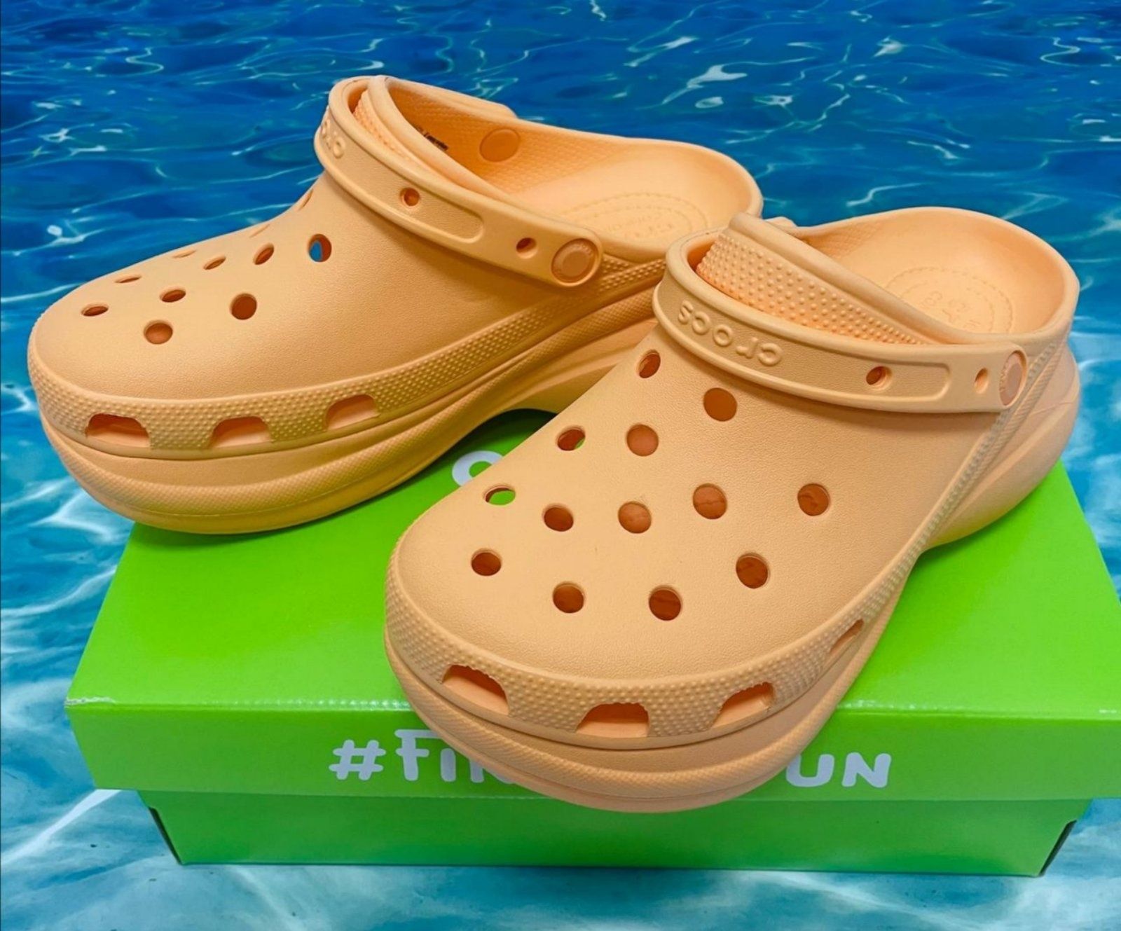 Crocs Classic Bae Clog. Женские кроксы классик на платформе оригинал