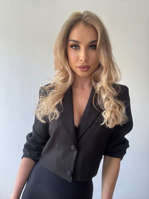 krótka czarna marynarka