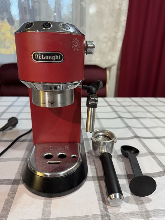 Ріжкова кавоварка DeLonghi EC 685 R Dedica