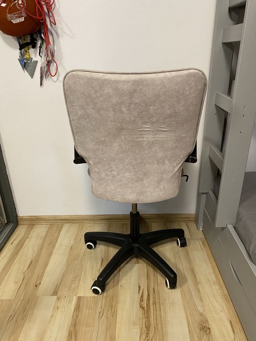 Krzeslo z oparciem szare ikea