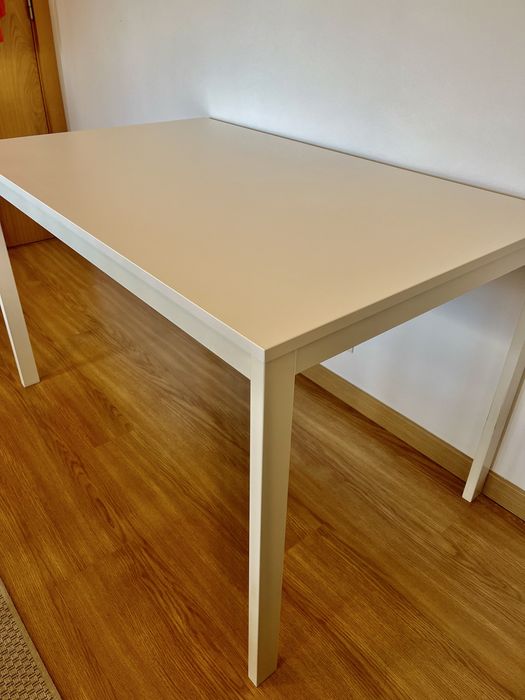 Mesa branca extensível 4 a 6 lugares IKEA