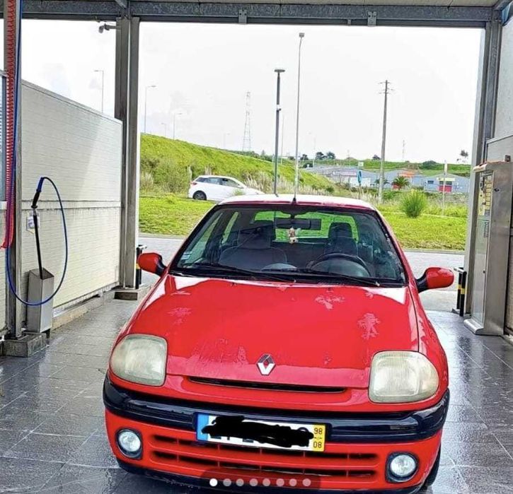 Renault Clio poucos quilómetros