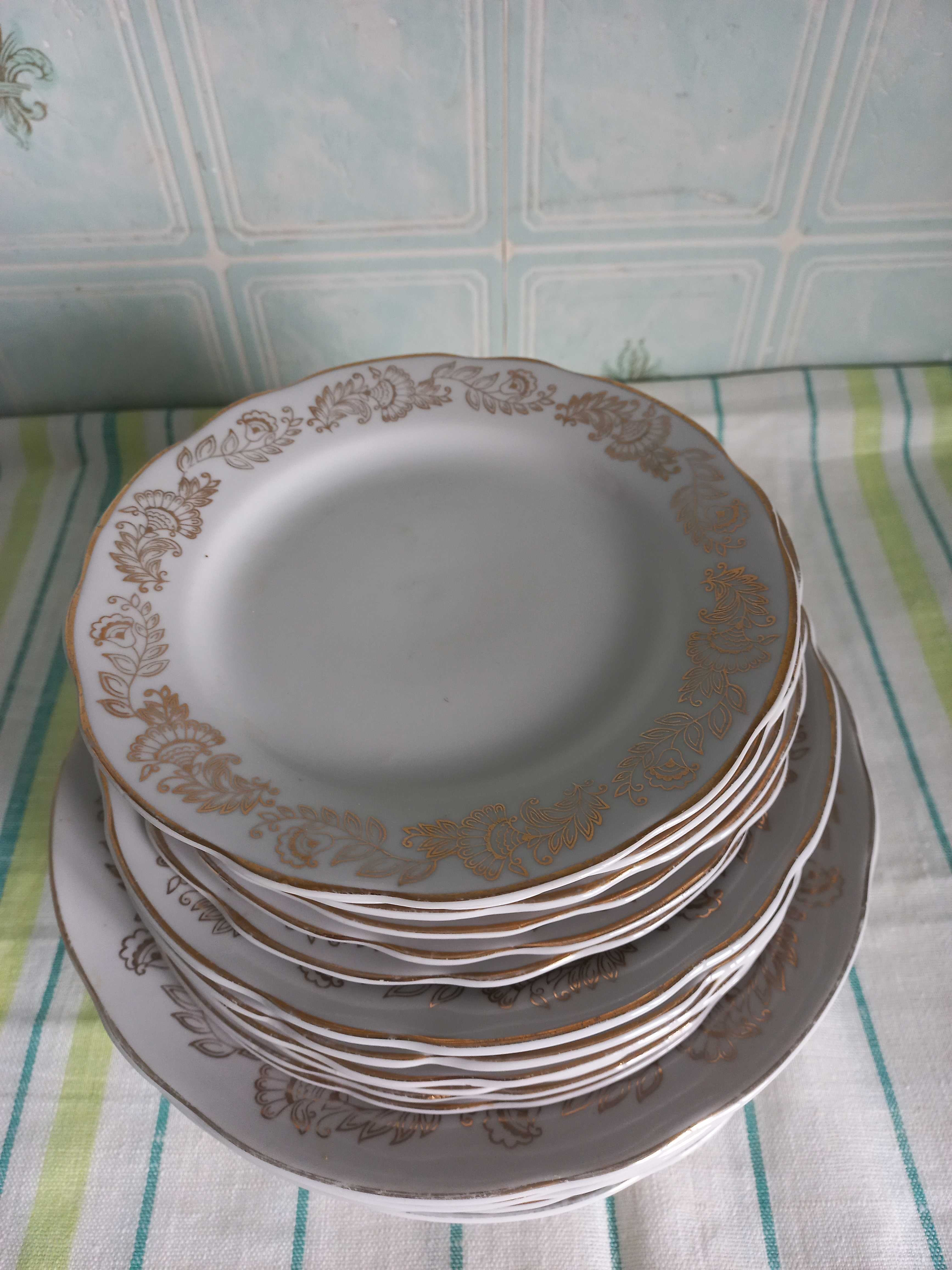 Набір столових тарілок