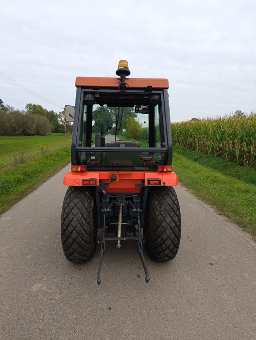 Kubota st-30 4x4 brutto 30 km mini traktorek komunalny ogrodniczy