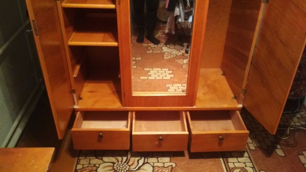 Шкаф шифоньер под одежду