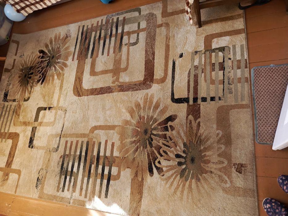 Dywan beżowo-brązowy