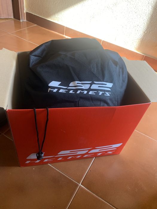 Capacete L52 na caixa com Bluetooth