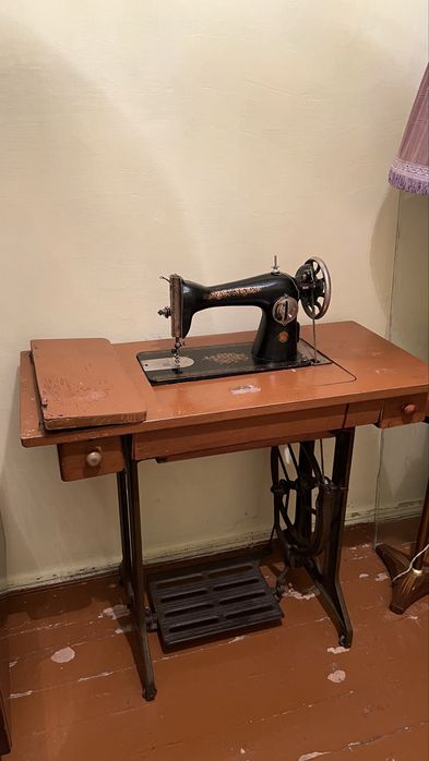 Продам швейну машинку