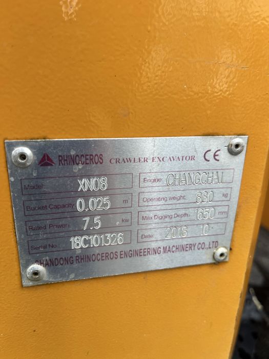 Minikoparka XN 08 chińska . Waga 880 kg