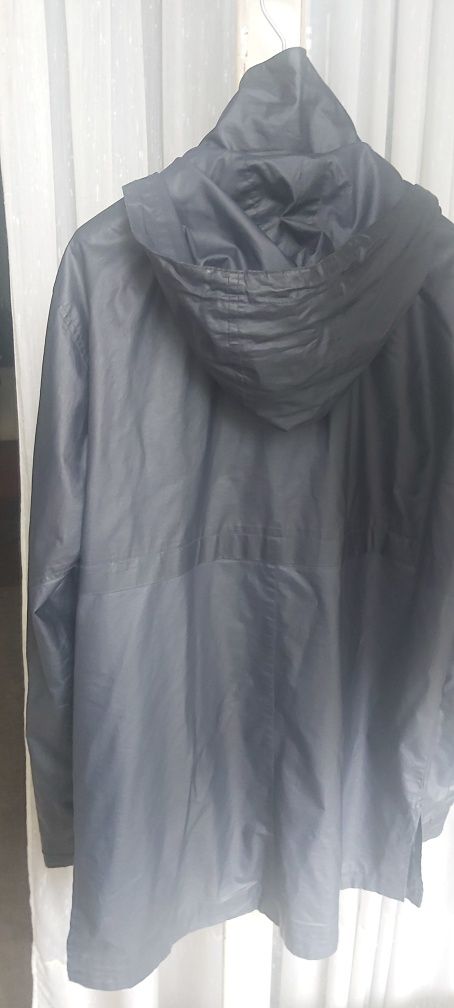 Casaco Impermeável Tam. L "PULL&BEAR" (Impecável)