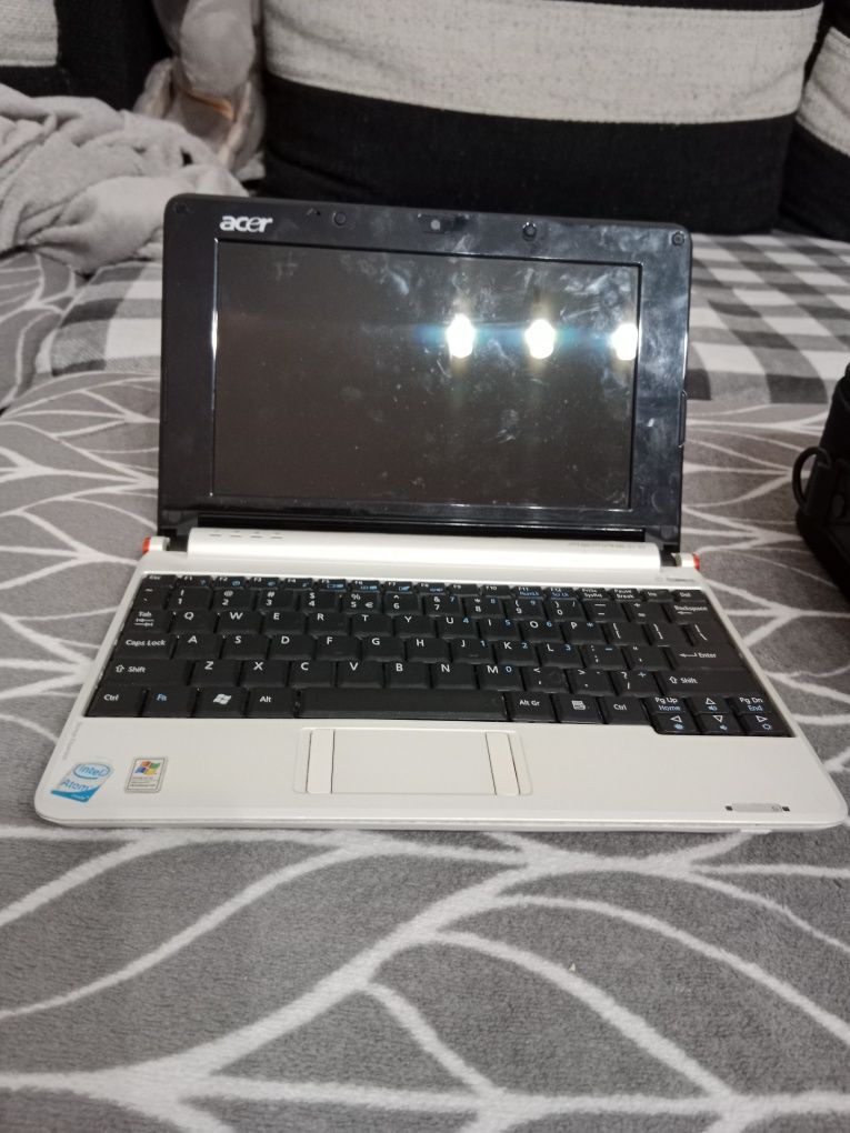 Acer aspire One ZG5