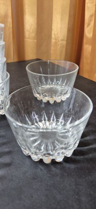 Stare szklane salaterki Komplet na 8 osób  starocia PRL T27