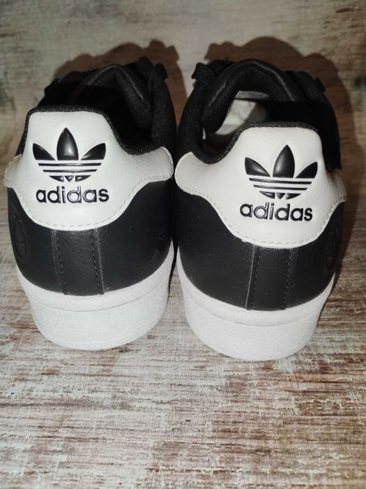 adidas
Buty Superstar Vegan