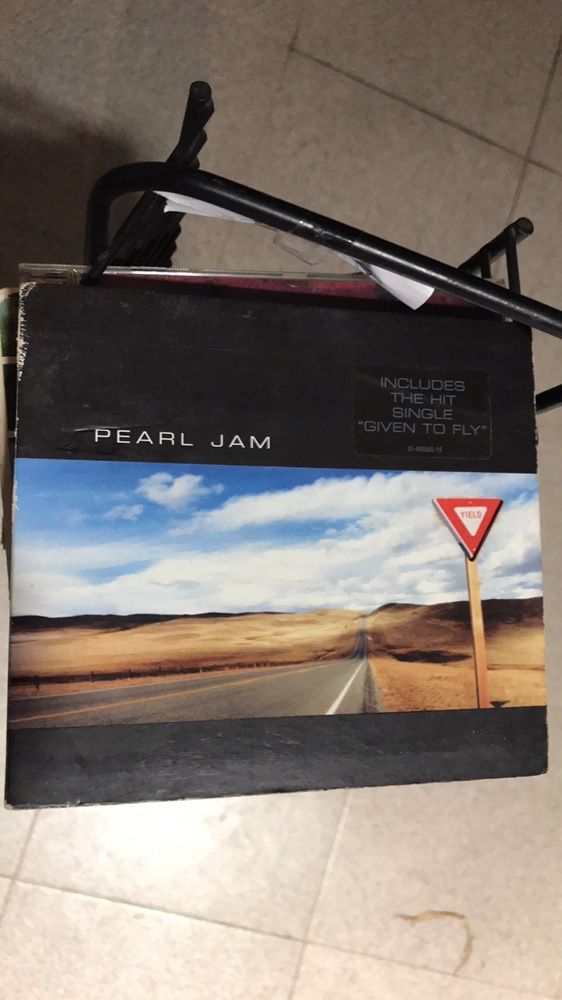 Cds Pearl Jam no code, yield entre outros