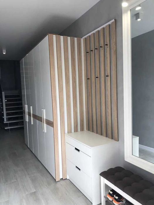 Продаж 2 поверхового будинку з балконом і ділянкою на 5 соток.