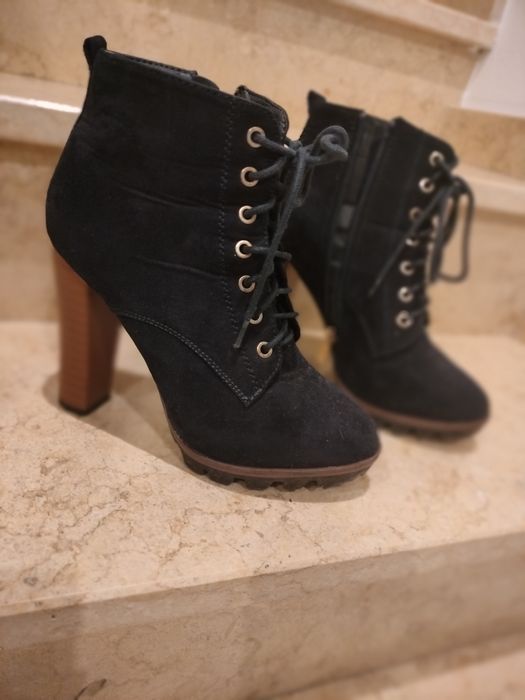 Botas NR 39 , usadas mas em boas condições