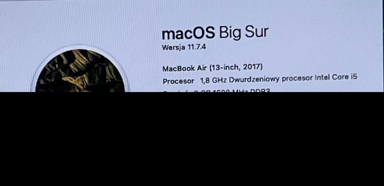 MacBook Air 13’ 2017 
128GB/8GB RAM/ Intel core i5/1.8GHz