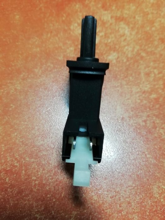 Концевик выключатель двери  VW Passat B3,B4,Golf3,T4, AUDI 80,AUDI 100