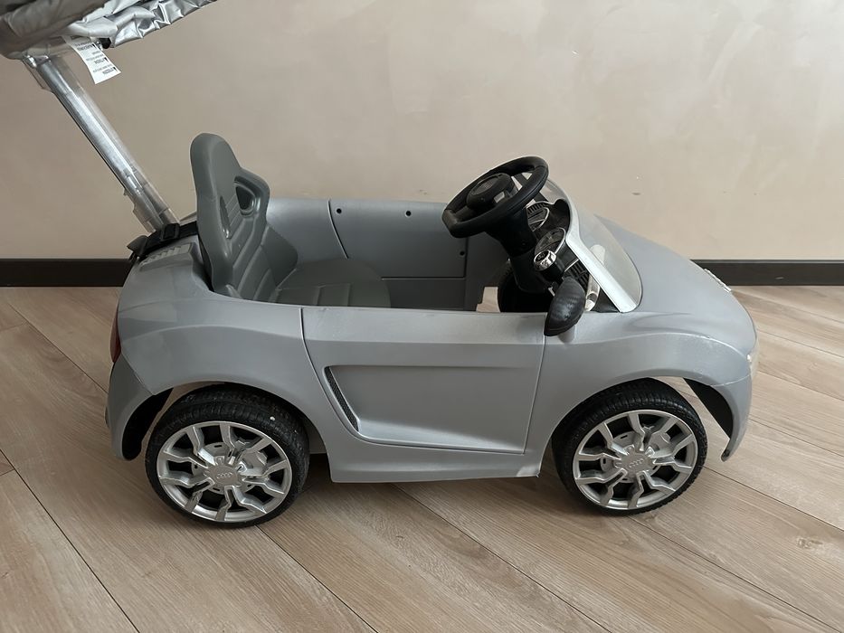 Машинка каталка Audi, в гарному стані
